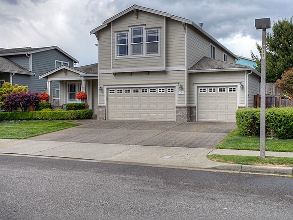 2nd image of 1001 N Magnolia Ln