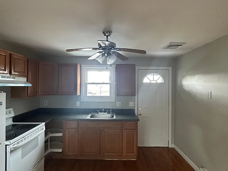 451 Main St #3 — Photo 2
