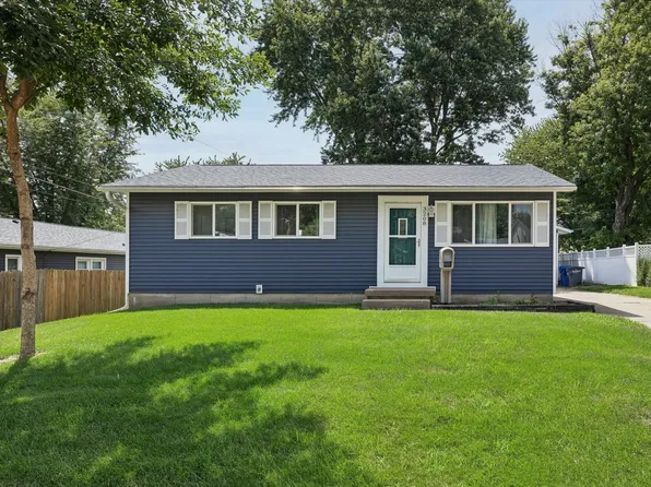3208 Wakonda Dr, Bettendorf, IA 52722