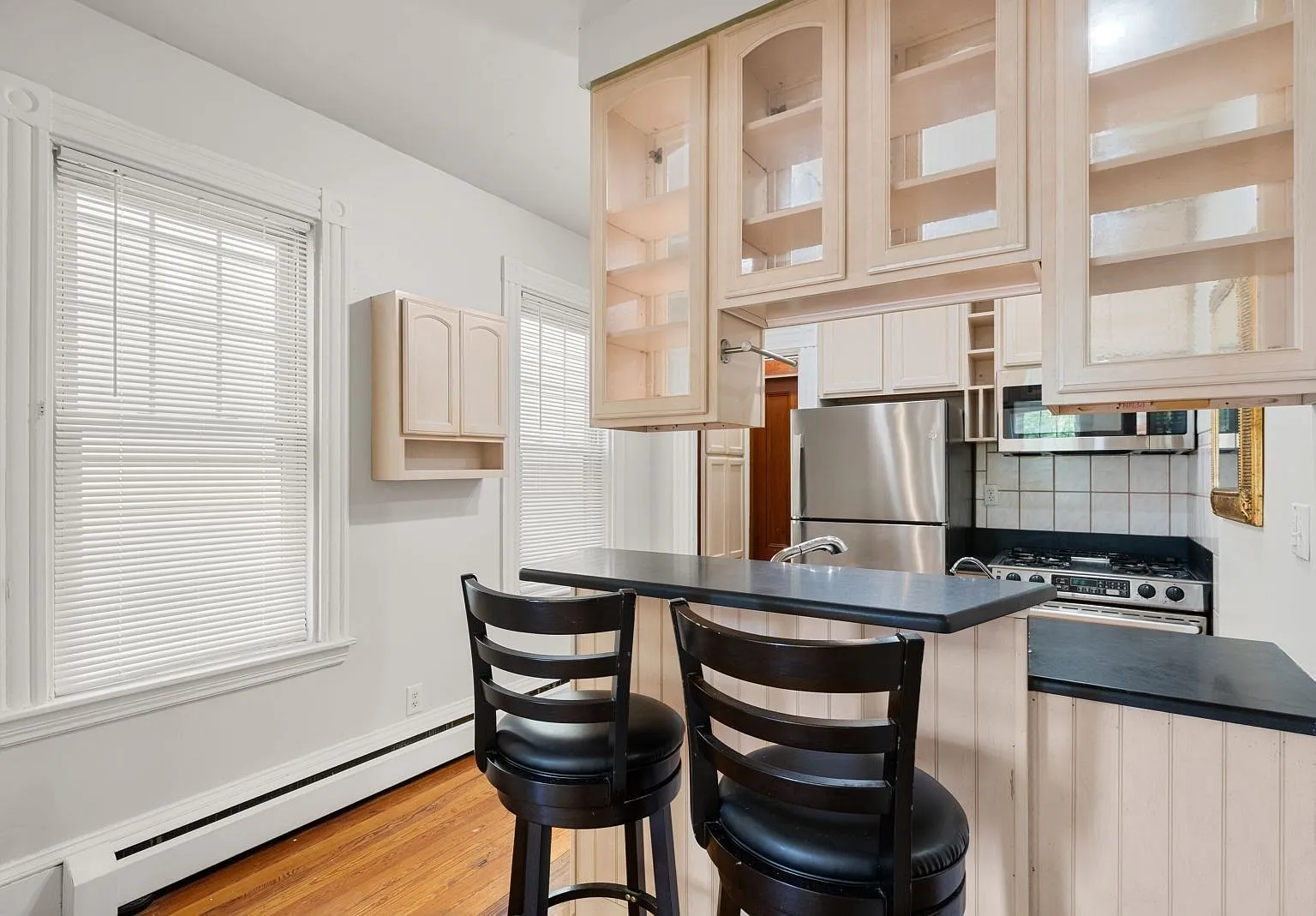 3 bed, 2.0 bath, 1175 sqft, $4,200 — Photo 4