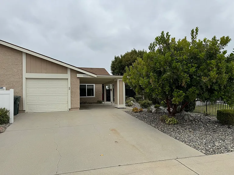 5203 Meadowview Dr — Photo 2