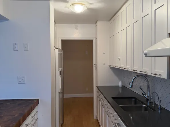 420 East 51st Street image 16 of 18