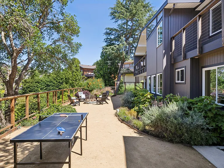 453 Wellesley Ave — Photo 32