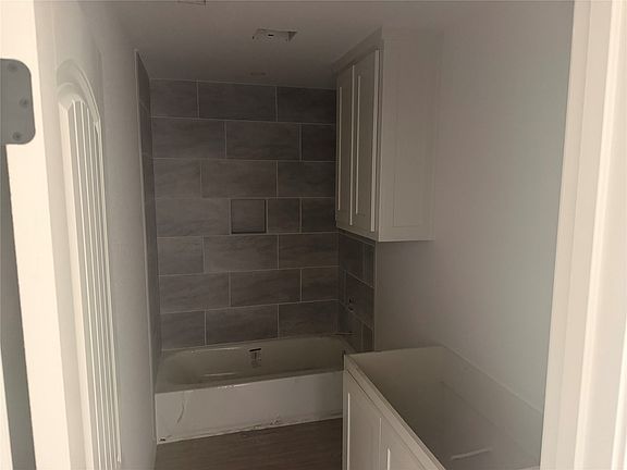 3rd image of 3008 Angus Ct