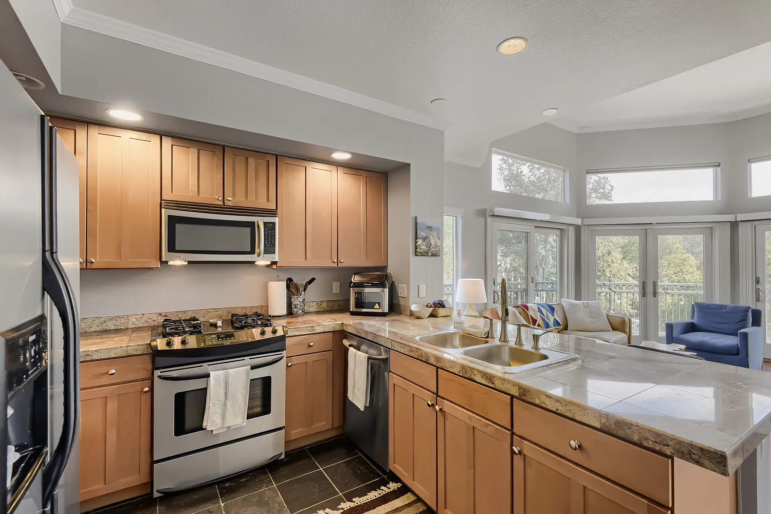 2 bed, 1016 sqft, $3,200 — Photo 4