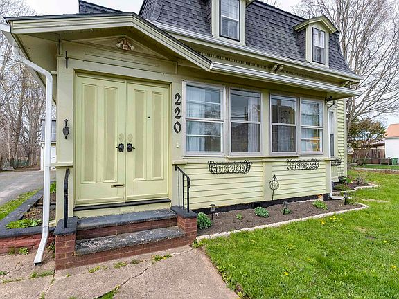 4th image of 220 Main St