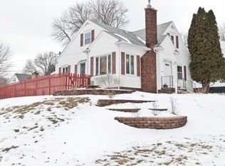 3037 Henderson Ave SE, Cedar Rapids, IA 52403