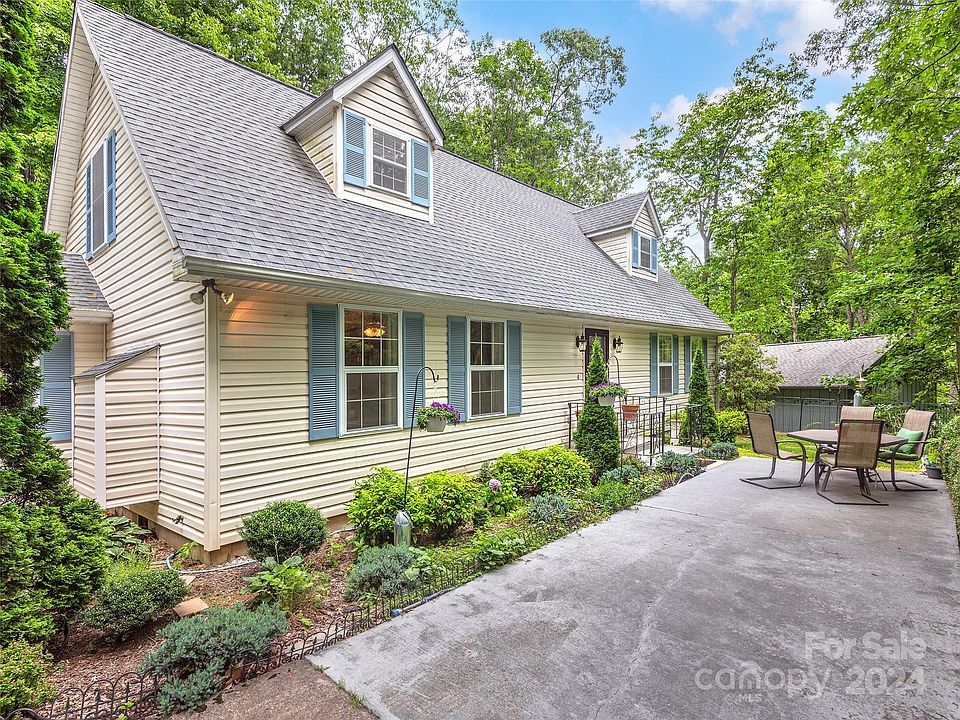 1st image of 210 Sleepy Hollow Dr