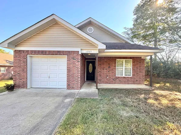 1203 N Olive St, Benton, AR 72019