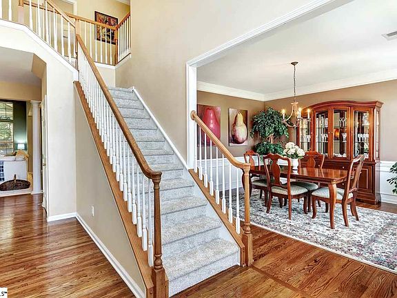 4th image of 10 Brighthaven Ct