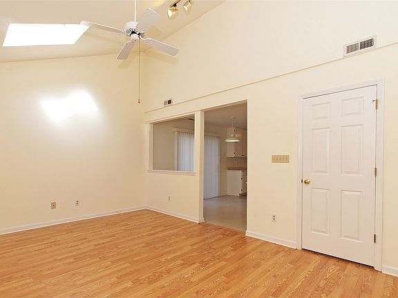 4th image of 5705 Linrose Ln