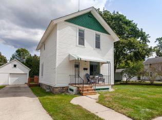 59 Chestnut St, Oconomowoc, WI 53066