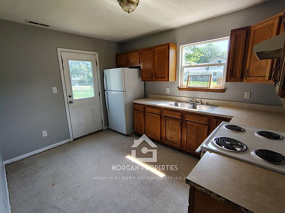 3rd image of 1726 Greenwood Dr
