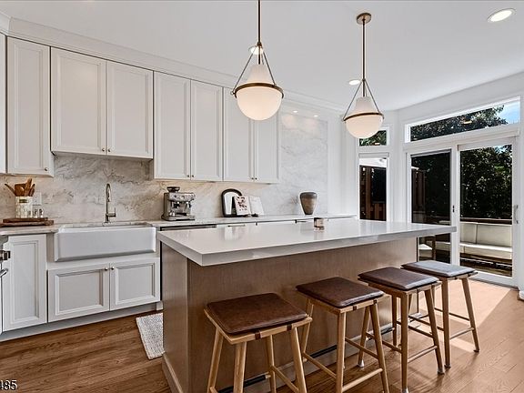 4th image of 41 Chestnut Ct