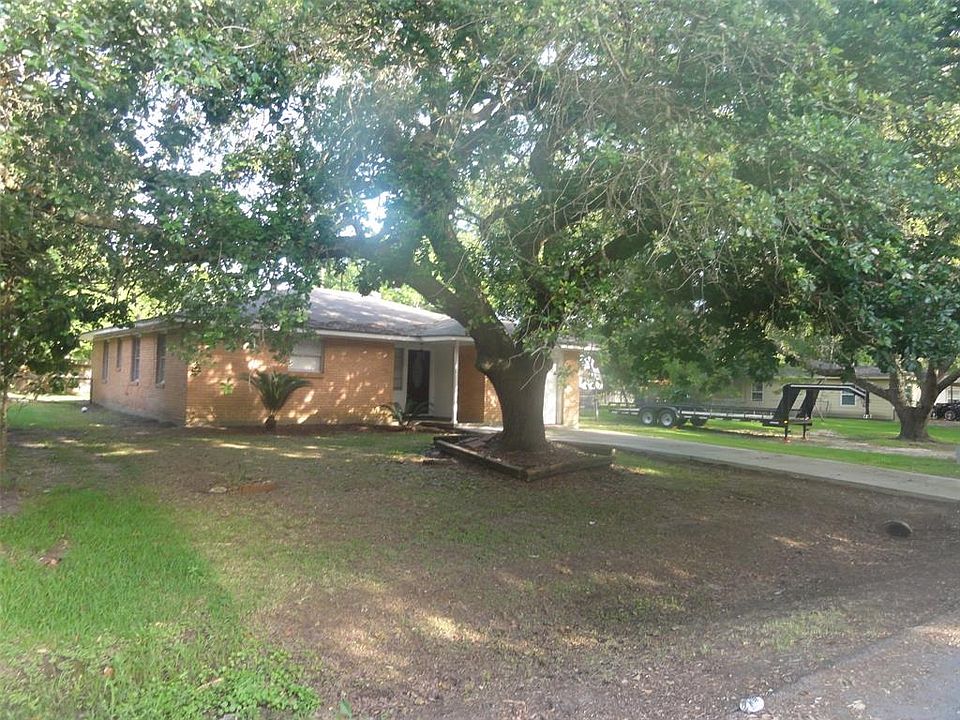 1st image of 226 Sycamore Dr