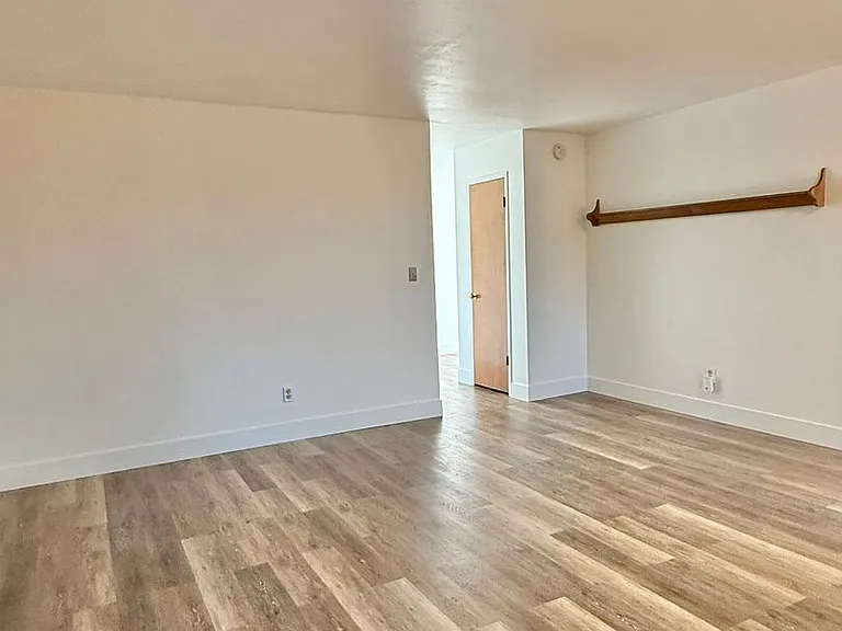 2905 Scholl Dr — Photo 6