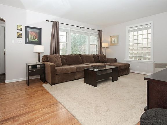 3rd image of 15 E Harding Ave