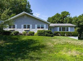 12 Carriage Hill Ln, Poughkeepsie, NY 12603