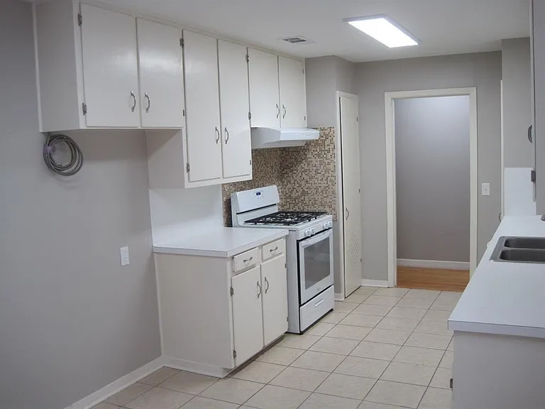 1124 Lawrence St — Photo 5
