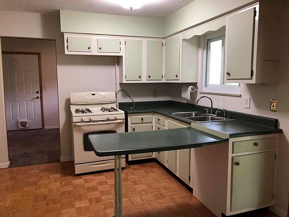 2nd image of 205 Vallis Dr