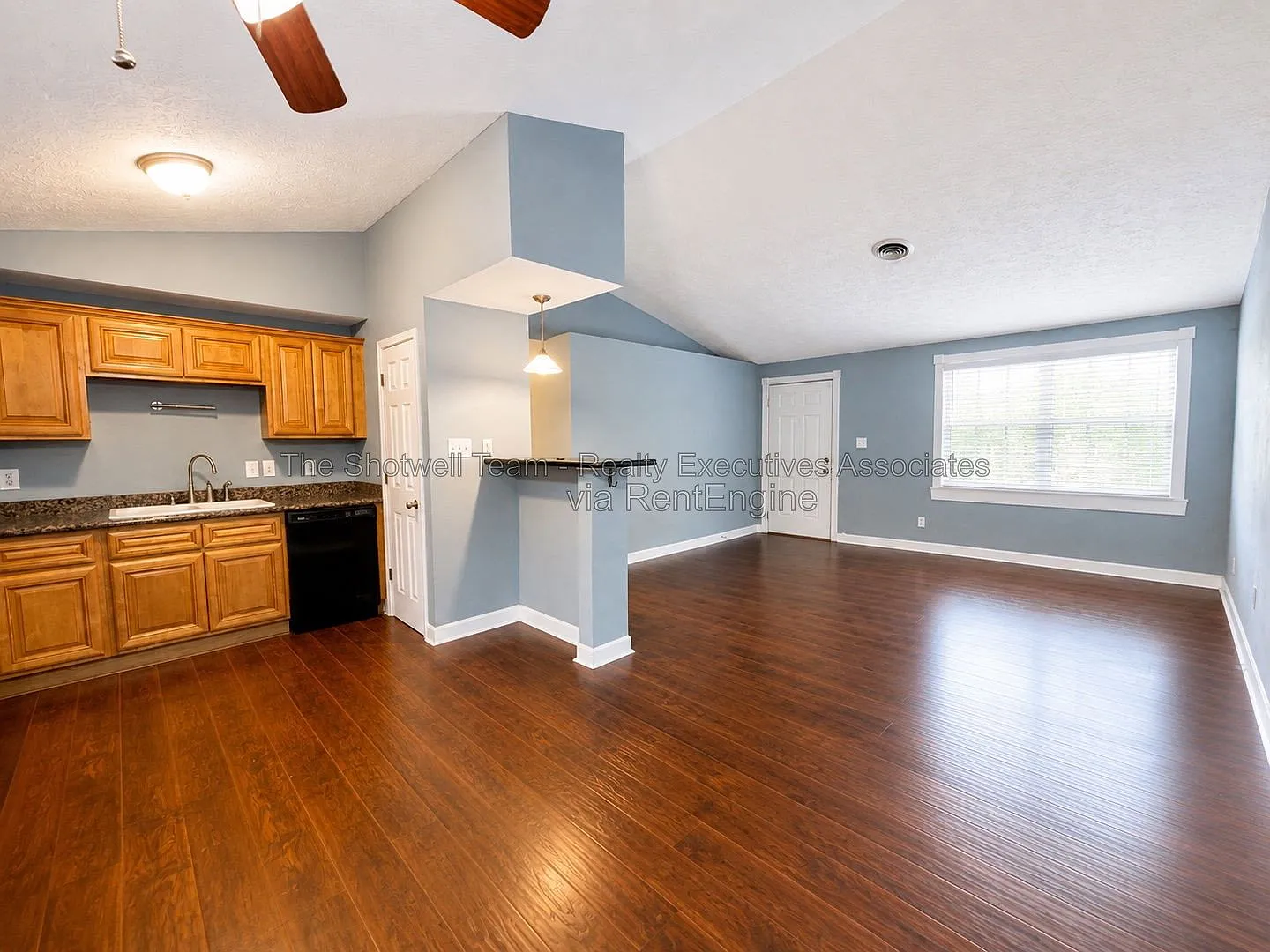 3 bed, 1.5 bath, 1100 sqft, $1,950 — Photo 4