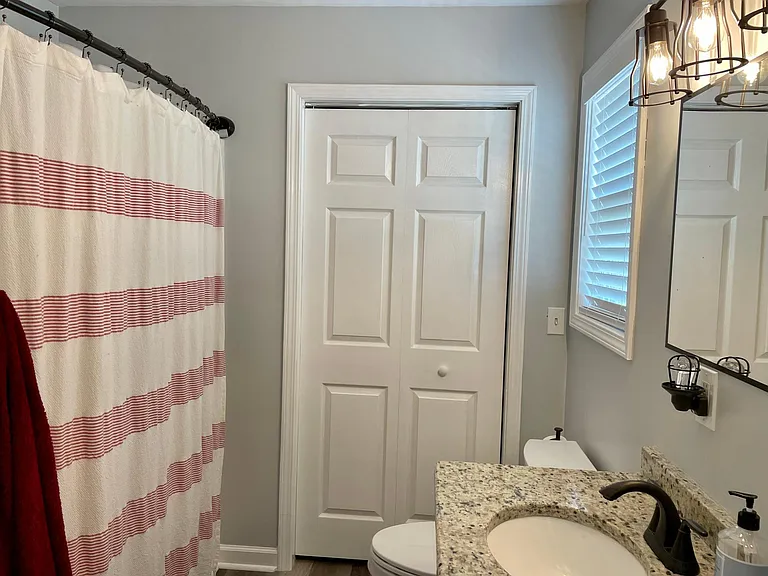 233 Lakeview Cir — Photo 23