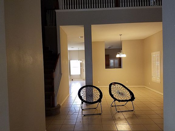 2nd image of 3409 Prestwick St