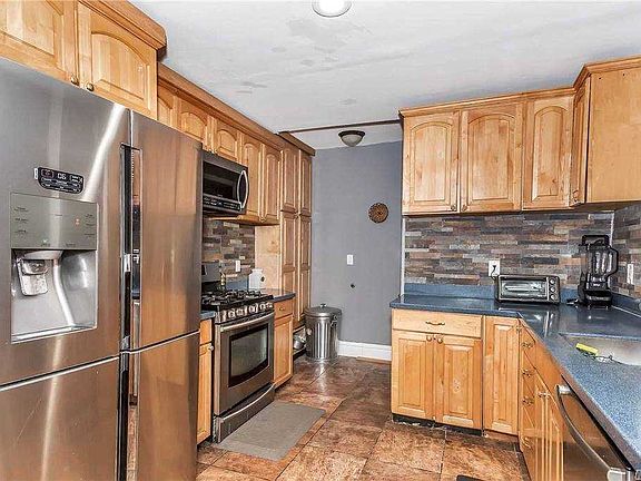 5th image of 37 Whitney Ave