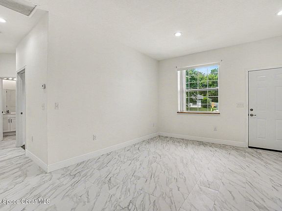 5th image of 416 La Veta Dr