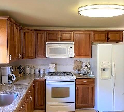 4th image of 30 Leni Ln