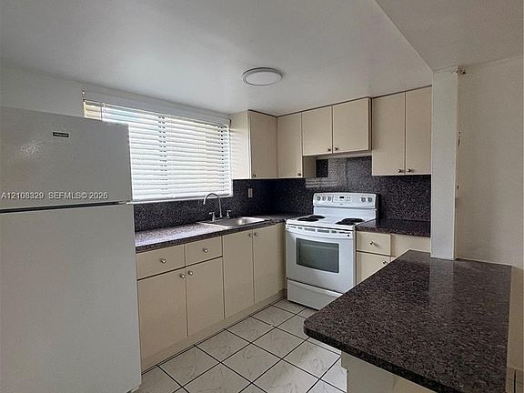 3rd image of 231 E 7th St #103