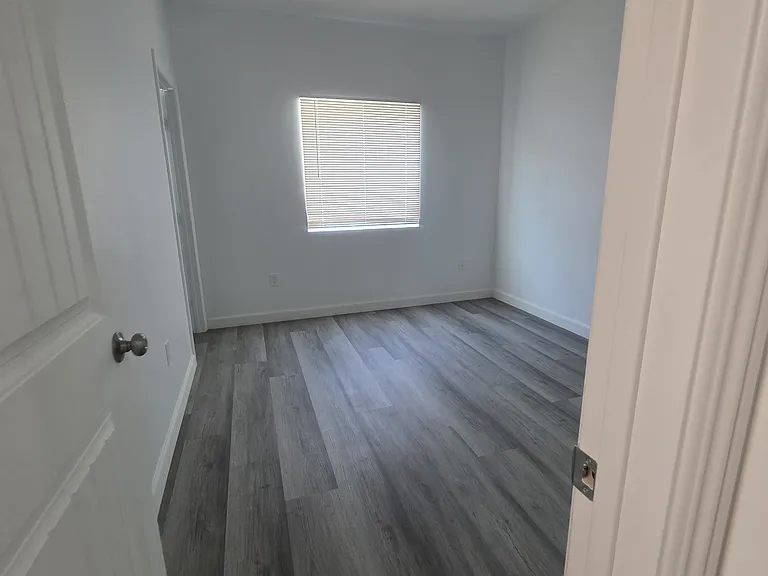 Crestview Ave — Photo 10
