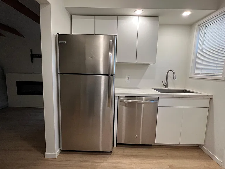 343 Stewart St #1/2 — Photo 7