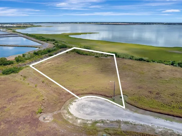 52 Sunset Ave, Pt Lavaca, TX 77979