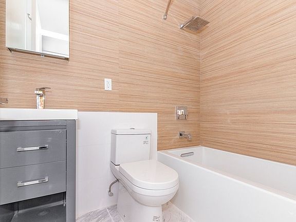 4th image of 814 Macon St #4D