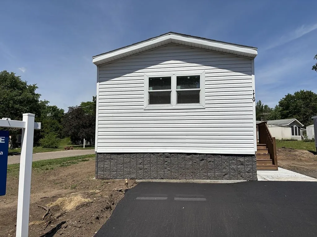 3 bed, 2.0 bath, 1216 sqft, $1,850 — Photo 2