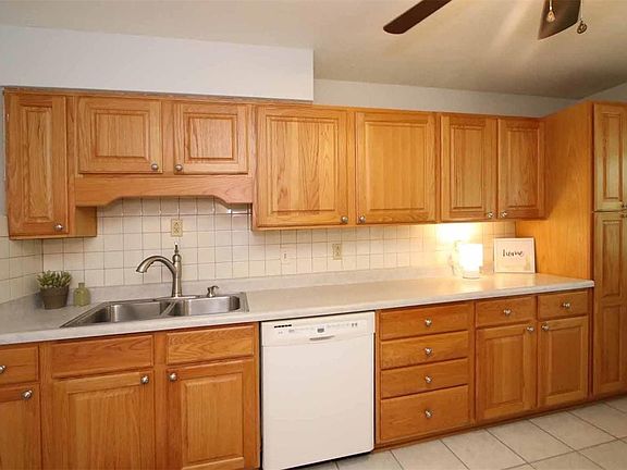 5th image of 4033 Sara St