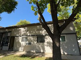 (559) - 1302 Mound Street