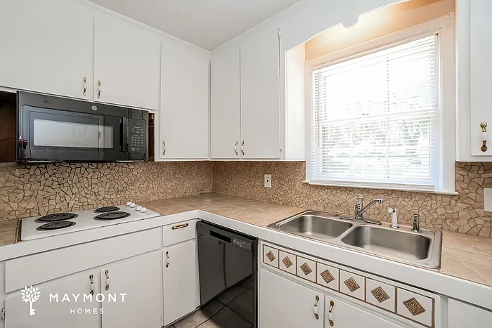108 Henrietta Dr — Photo 6