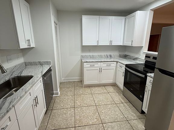 4th image of 325 Mayo St