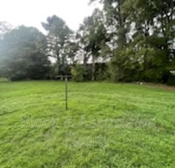 504 Lake Dr — Photo 11