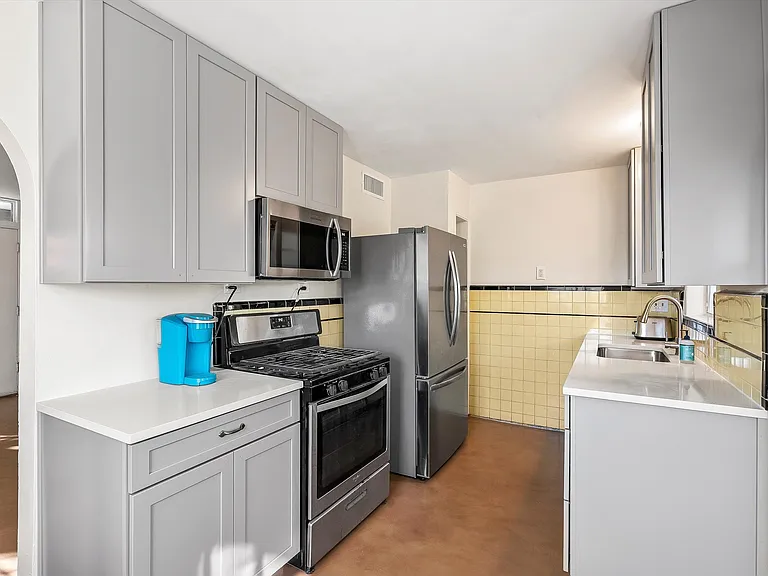 1805 E Copper St — Photo 16
