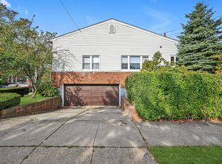 1542 166th St, Whitestone, NY 11357
