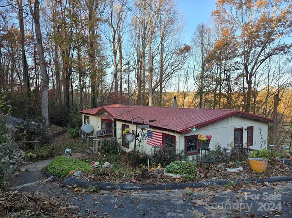 56 Woodscape Dr, Mills River, NC 28759