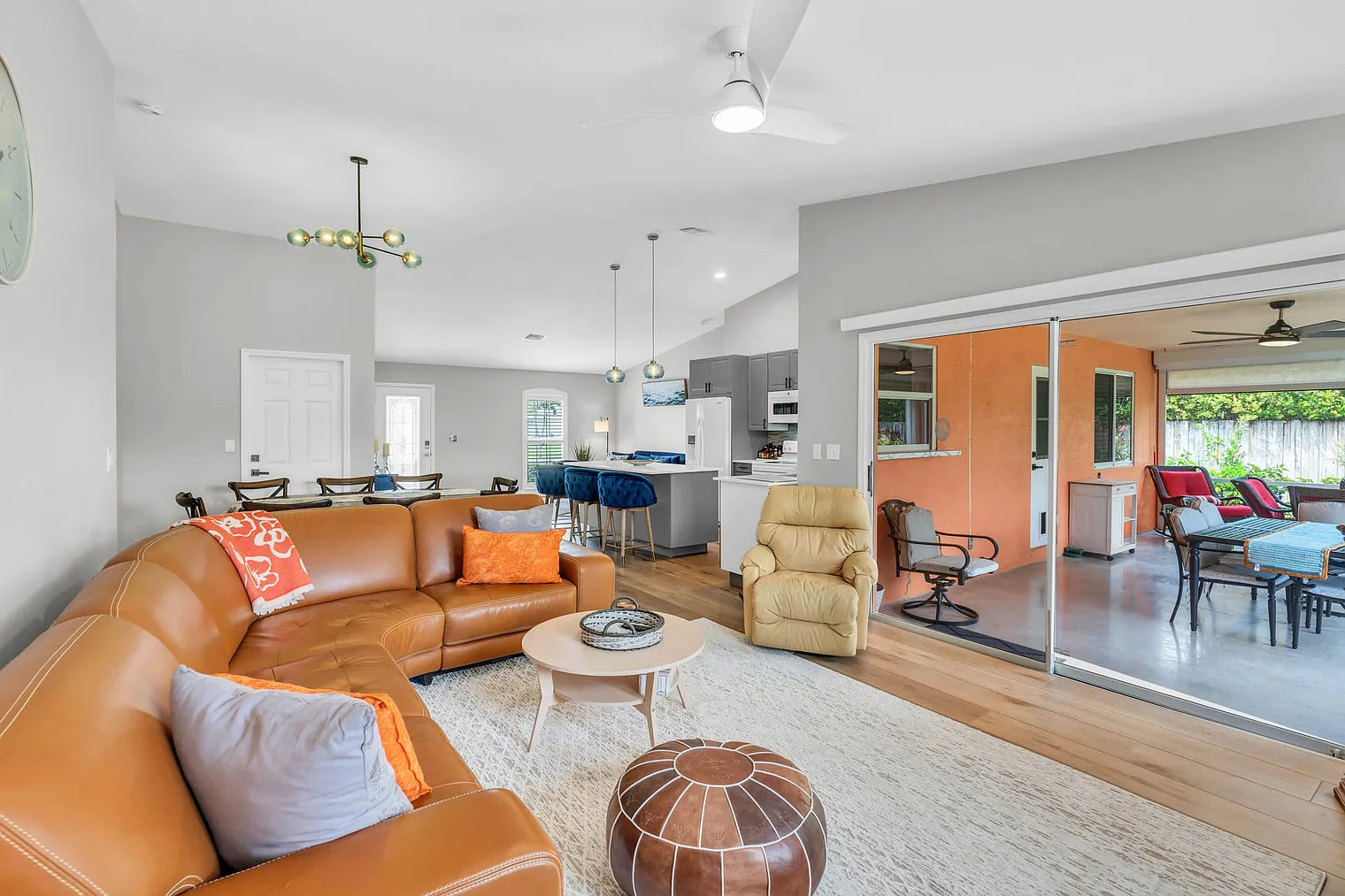 3 bed, 2.0 bath, 1496 sqft, $5,537 — Photo 3