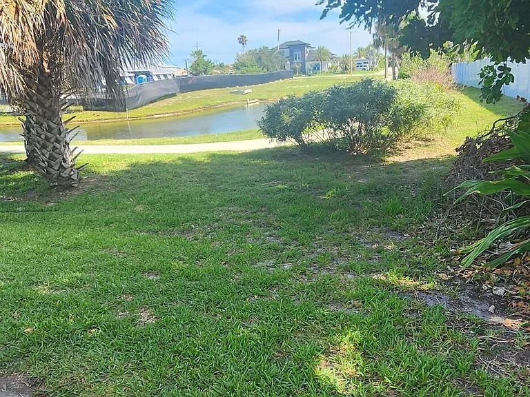 82 Emerald Ct — Photo 2