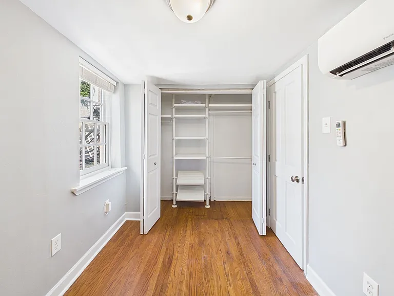 918 Waverly St — Photo 11