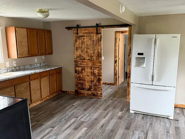 1224 W Barr St — Photo 2