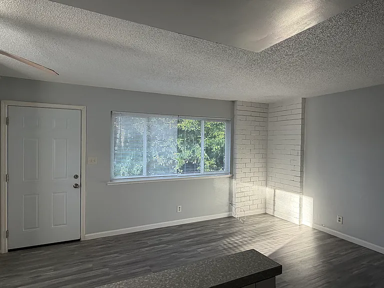 5556 Keoncrest Cir #4 — Photo 5