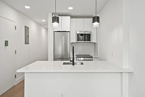 225 13th St #2A Photo 1